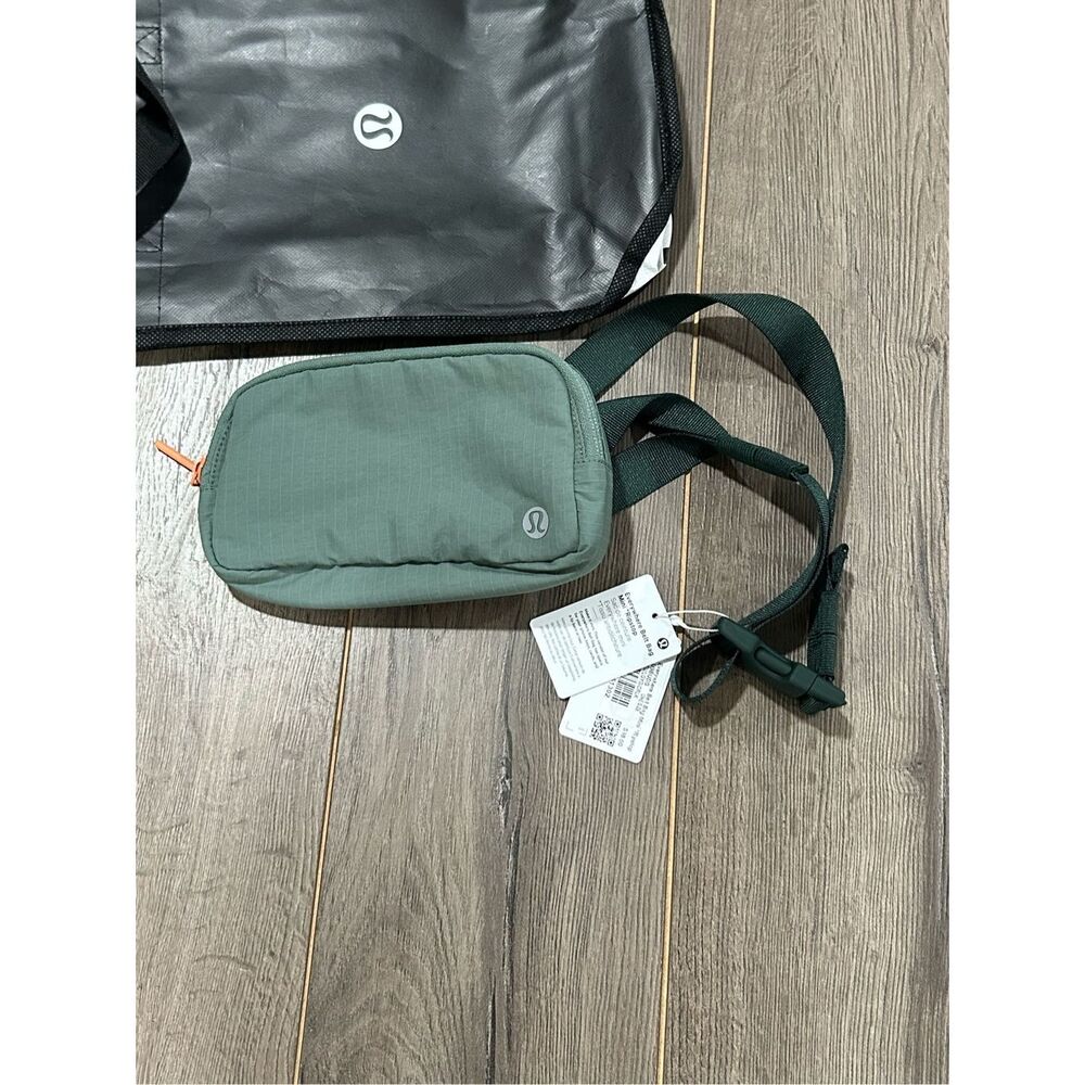 NEW lululemon Beltbag mini* - Picture 2 of 2